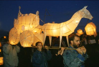 Lantern2.jpg (21869 bytes)