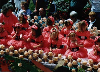 carnival3.jpg (38397 bytes)